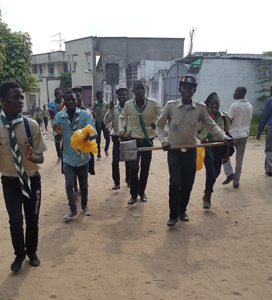 Te Litho Tenge Didier — Salongo avec scouts (Assainissement)