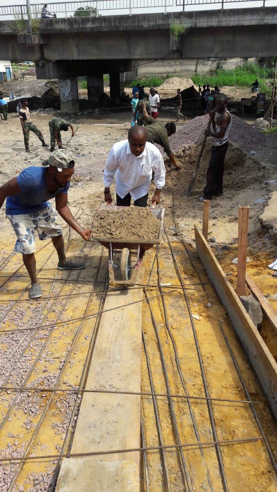 Te Litho Tenge Didier — Travaux sur rue vers pont lunda bululu (Urbanisme)