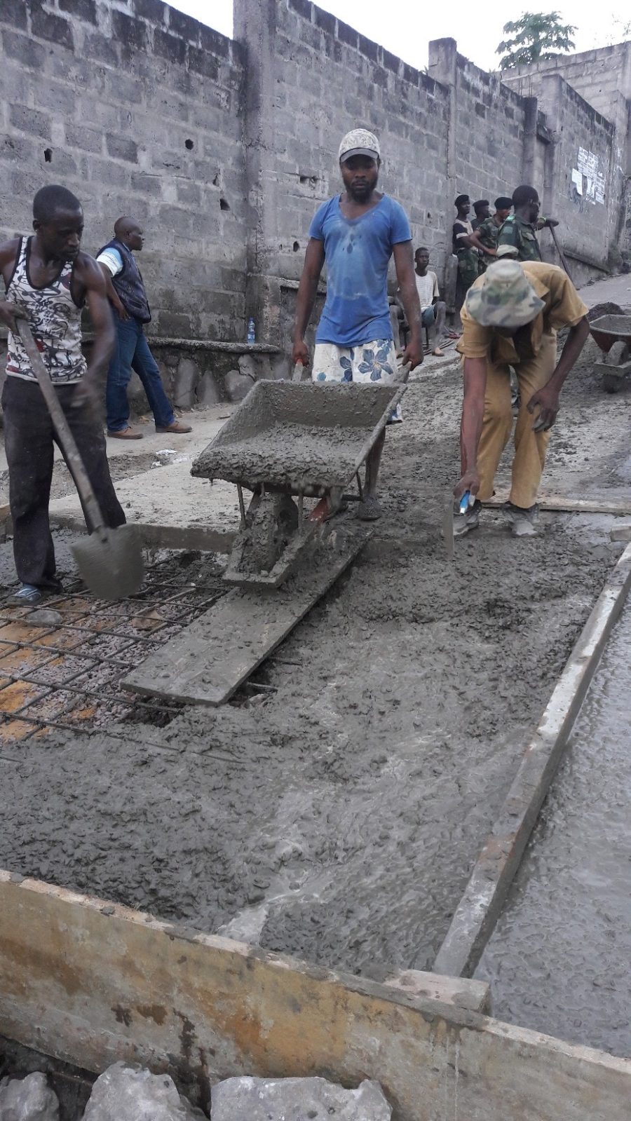 Te Litho Tenge Didier — Travaux sur rue vers pont lunda bululu (Urbanisme)