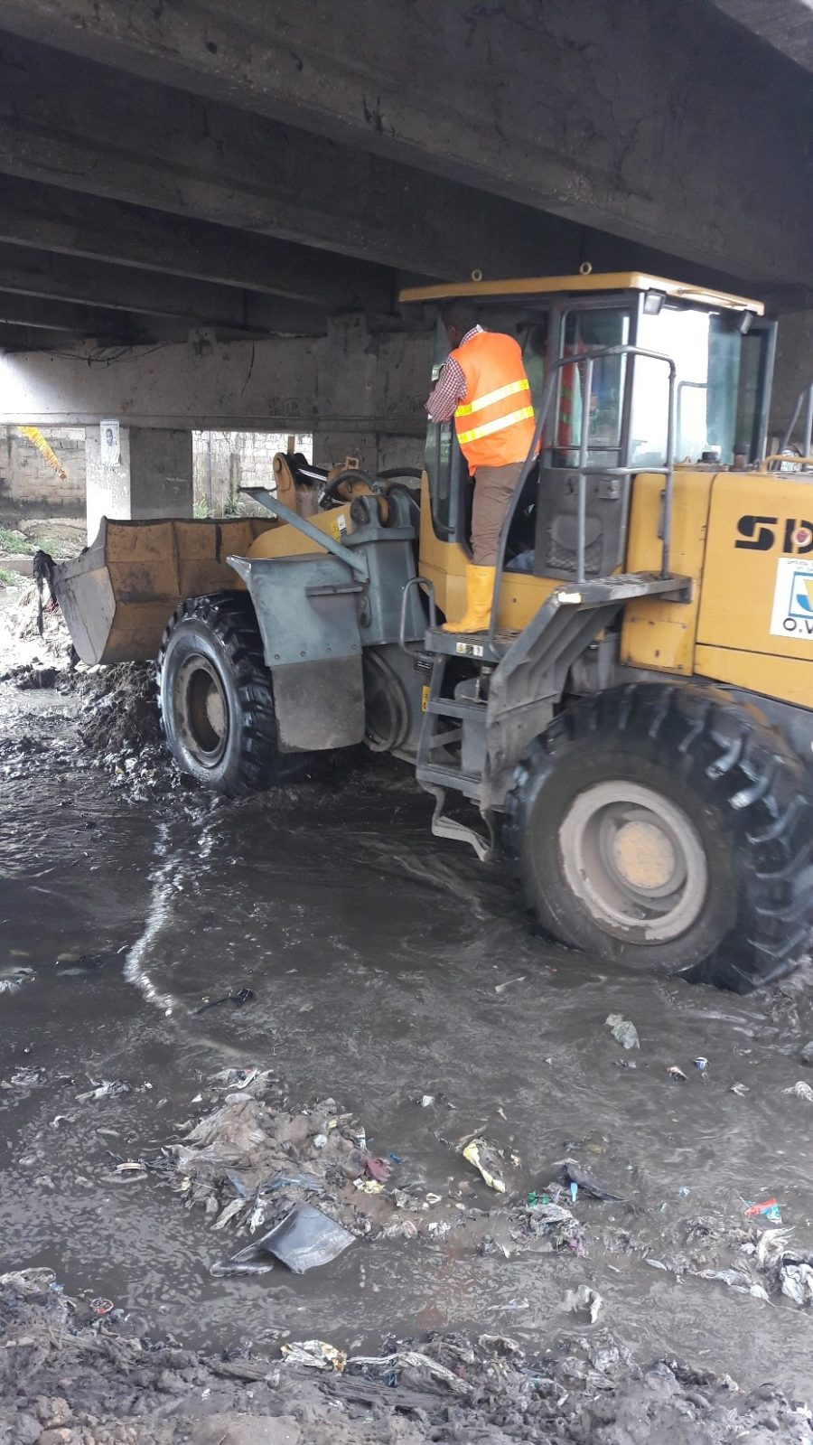Te Litho Tenge Didier — Travaux sous le pont lunda bululu 19 mai 2017 (Urbanisme)