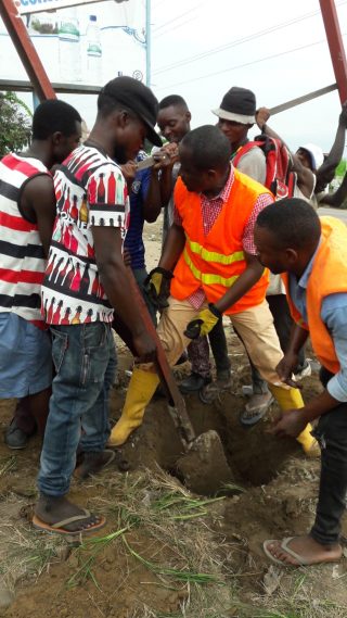 Te Litho Tenge Didier — Salongo et reboisement le long de lavenue grand seminaire 11 mars 2017 (Assainissement)