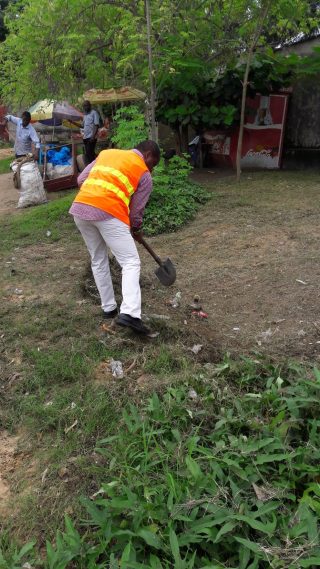 Te Litho Tenge Didier — Travaux dassainissement dans le quartier jamaique nganda  mars 2017 (Assainissement)