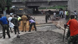 Te Litho Tenge Didier — Travaux sous le pont lunda Bululu 3 mars 2017 (Urbanisme)