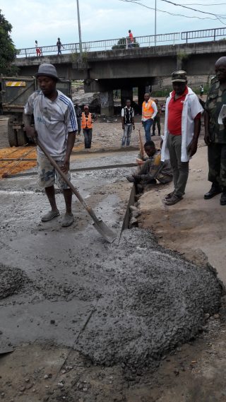 Te Litho Tenge Didier — Travaux sous le pont lunda Bululu 3 mars 2017 (Urbanisme)