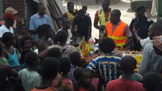 Te Litho Tenge Didier — Explications et echanges au camp luka 1 avril 2017 (Archives de terrain)