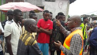 Te Litho Tenge Didier — Explications et echanges au camp luka 1 avril 2017 (Archives de terrain)