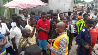 Te Litho Tenge Didier — Explications et echanges au camp luka 1 avril 2017 (Archives de terrain)