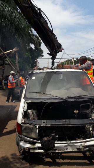 Te Litho Tenge Didier — Evacuation des vehicules  18 mai 2017 (Archives de terrain)