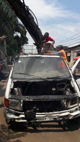 Te Litho Tenge Didier — Evacuation des vehicules  18 mai 2017 (Archives de terrain)