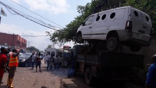 Te Litho Tenge Didier — Evacuation des vehicules  18 mai 2017 (Archives de terrain)