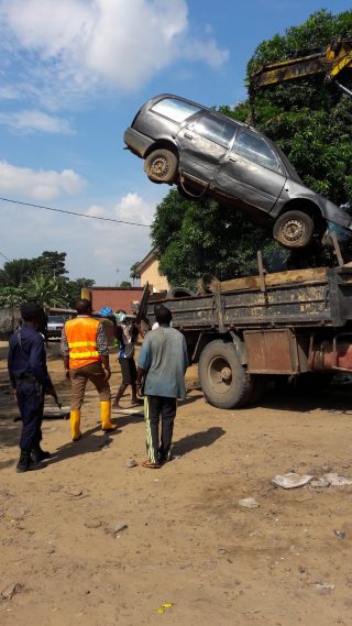 Te Litho Tenge Didier — Evacuation des vehicules  18 mai 2017 (Archives de terrain)