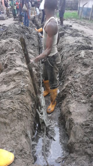Te Litho Tenge Didier — Projet   kintamb eau avancee des travaux du 9 au 12 mai 2017 (Archives de terrain)
