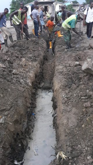 Te Litho Tenge Didier — Projet   kintamb eau avancee des travaux du 9 au 12 mai 2017 (Archives de terrain)
