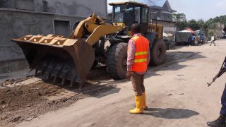 Te Litho Tenge Didier — Travaux sous le pont lunda bululu 19 mai 2017 (Urbanisme)