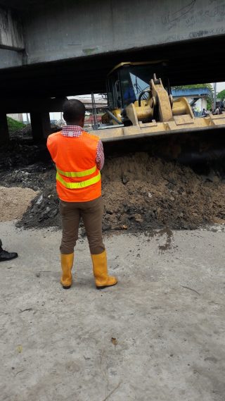 Te Litho Tenge Didier — Travaux sous le pont lunda bululu 19 mai 2017 (Urbanisme)