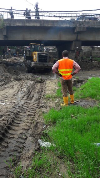 Te Litho Tenge Didier — Travaux sous le pont lunda bululu 19 mai 2017 (Urbanisme)