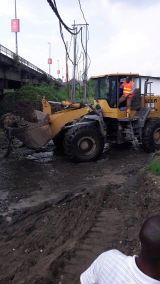 Te Litho Tenge Didier — Travaux sous le pont lunda bululu 19 mai 2017 (Urbanisme)