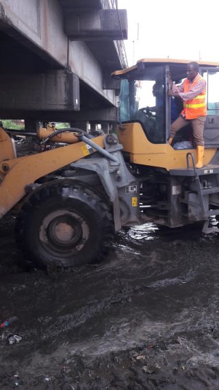 Te Litho Tenge Didier — Travaux sous le pont lunda bululu 19 mai 2017 (Urbanisme)