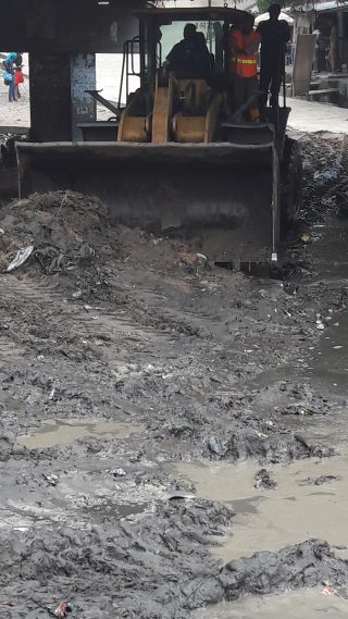 Te Litho Tenge Didier — Travaux sous le pont lunda bululu 19 mai 2017 (Urbanisme)